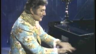 Video voorbeeld van "Liberace  I Left My Heart In San Francisco"