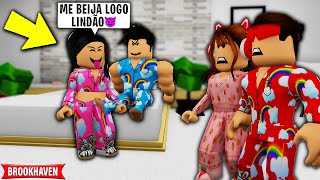 ESPIONAMOS um CASAL APAIXONADO na FESTA do PIJAMA e ISSO ACONTECEU... BROOKHAVEN RP Roblox