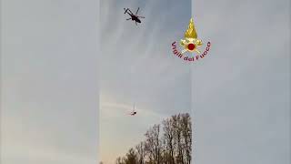 Aereo Ultraleggero Costretto Allatterraggio Demergenza Si Posa Sul Lembo Di Terra Del...