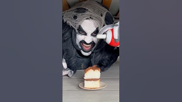 Monster makes mini cake 🍰👻 #shorts