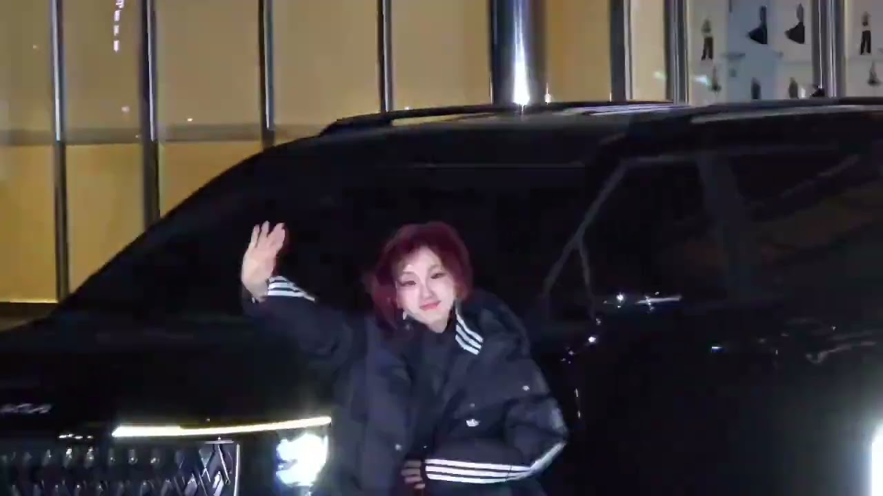 Song Yuqi's Surprise Concert on the Way Home: Unforgettable Journey! SongYuqiConcert SongY