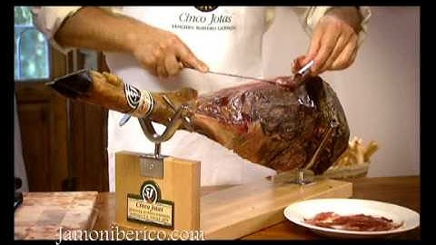 The cutting of iberian ham 5 Jotas