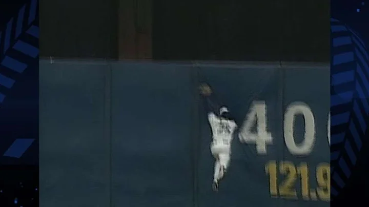 92 WS, GM 3, ATL@TOR: Devon White makes a great ca...