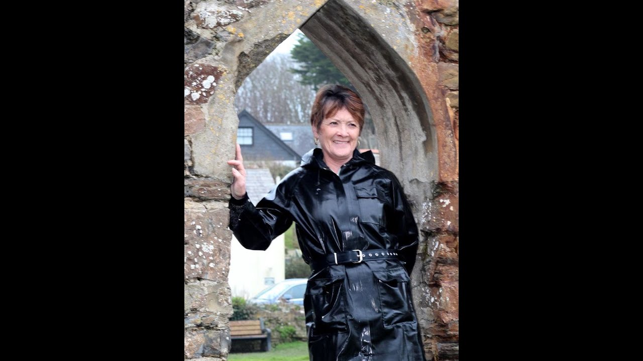 Most popular glossy leather dresses guide for older women’s 60+ with confident & refined night looks