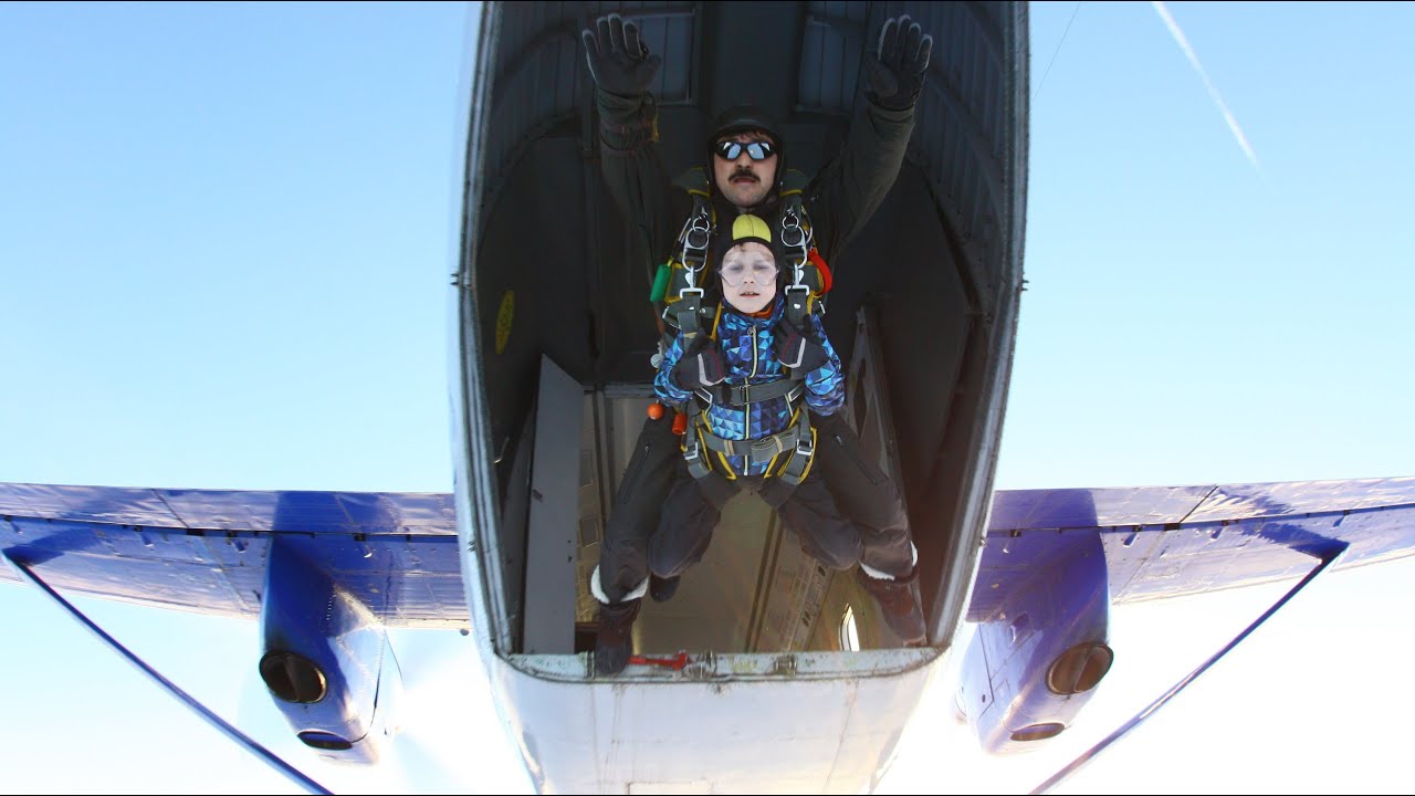 2015-02-28, Ватулино, прыжок с 4000 м в тандеме (Булгаков Виктор, 8 лет ...