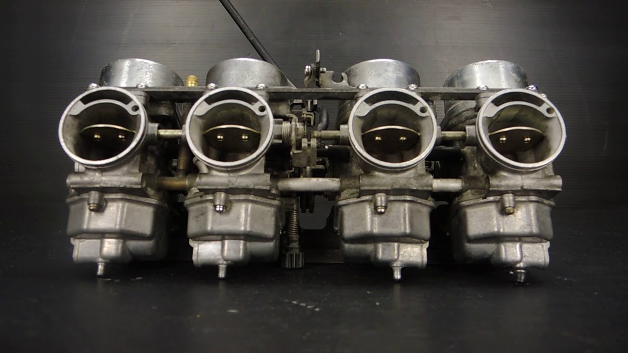 CB750カスタム エクスクルーシブ RC04 キャブレターはこんな感じです。
