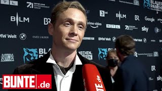 Matthias Schweighofer - Er schwarmt uber Freundin Ruby Sie hat einen guten Humor