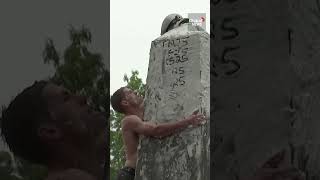 Us Naval Academy Cadets Climb Up Greased Monument In Quirky Annual Tradition