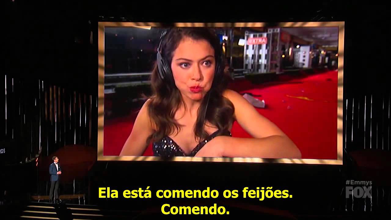 [LEGENDADO] Emmys 2015 - Tatiana Maslany  and Tony Hale Have A Bean Fight