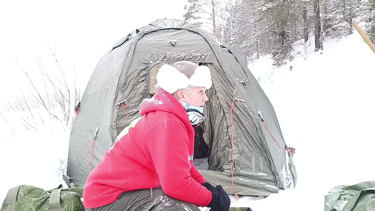 Бабушка ночует зимой в палатке . #malinois #malinoispower #поход