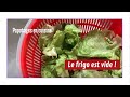 Papotages en cuisine  frigo vide  salade verte