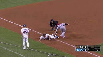 BAL@LAD: Seager connects on a triple to right field