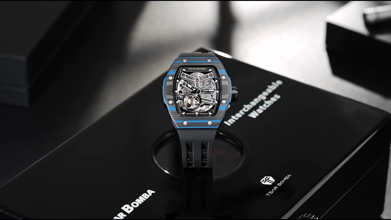 TB8218 Interchangeable model — Carbon fiber bezel and fluororubber bezel, just as tough as you.