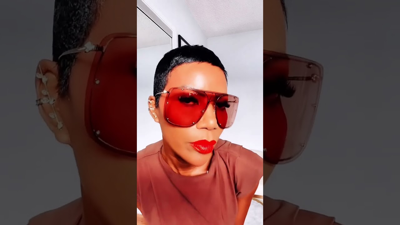 Happy hump day babes 💋🤎🖤 . . . Top @zara Leather pants @massimodutti 