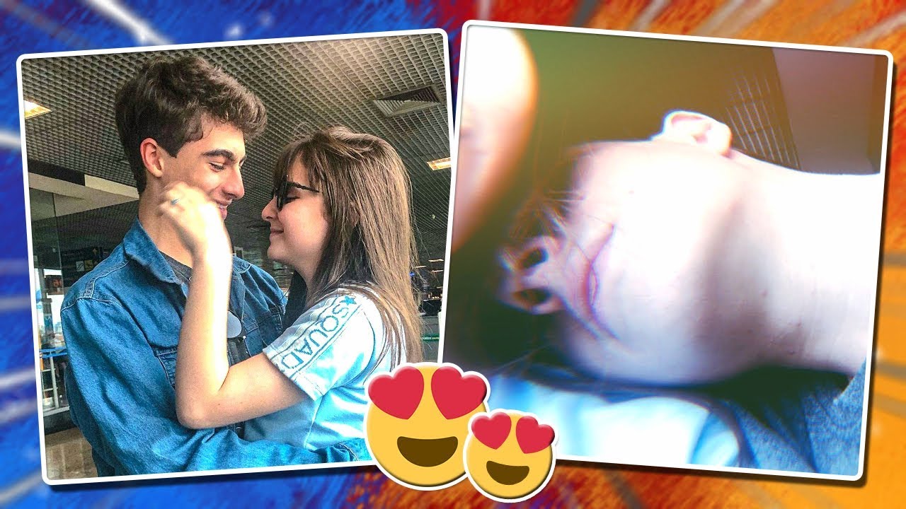 Lucas Burgatti Deitado no Colo da sua Namorada Sophia Valverde