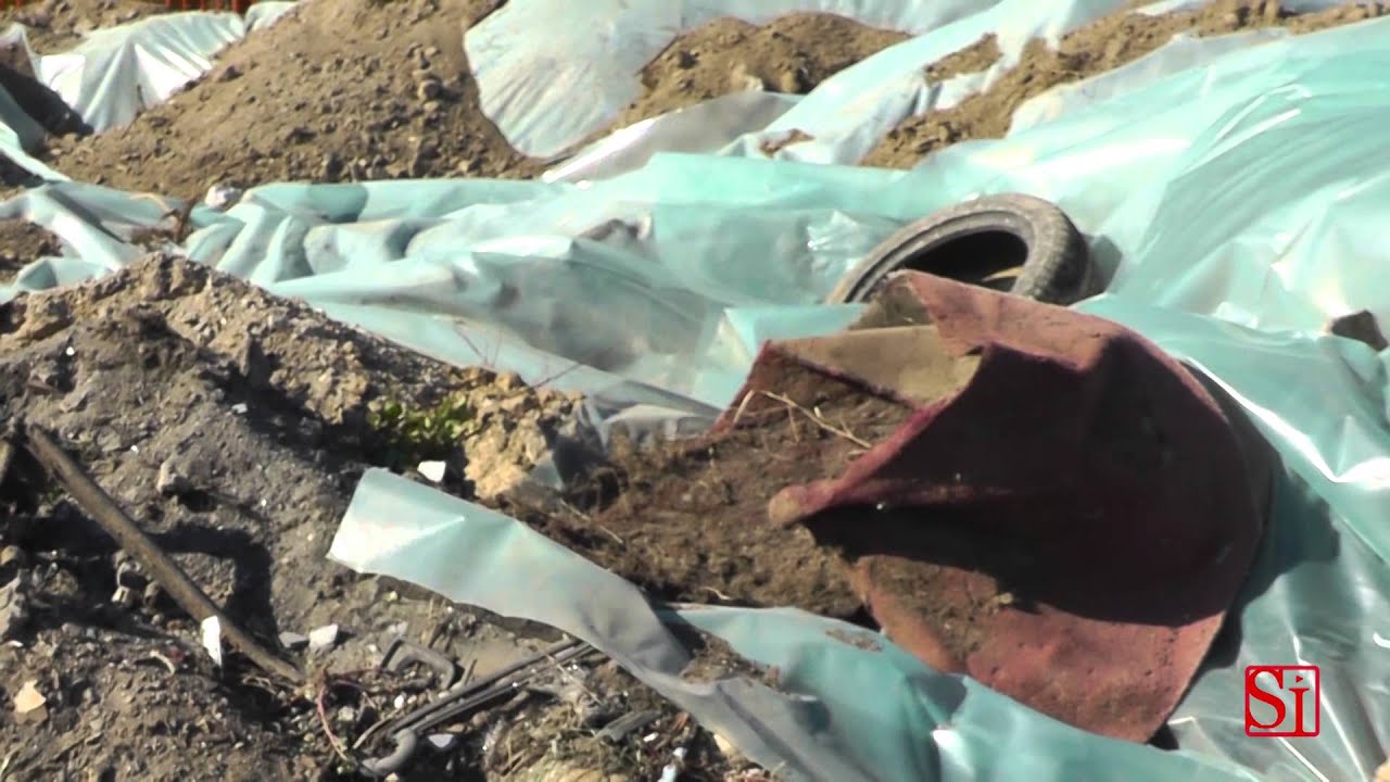 Caivano (NA) - Dopo i fusti di vernice tossica compare amianto killer (04.10.13)