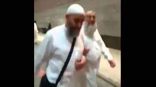 مصري يوبخ ياسر برهامي ويونس مخيون رئيس حزب النور في مكة .