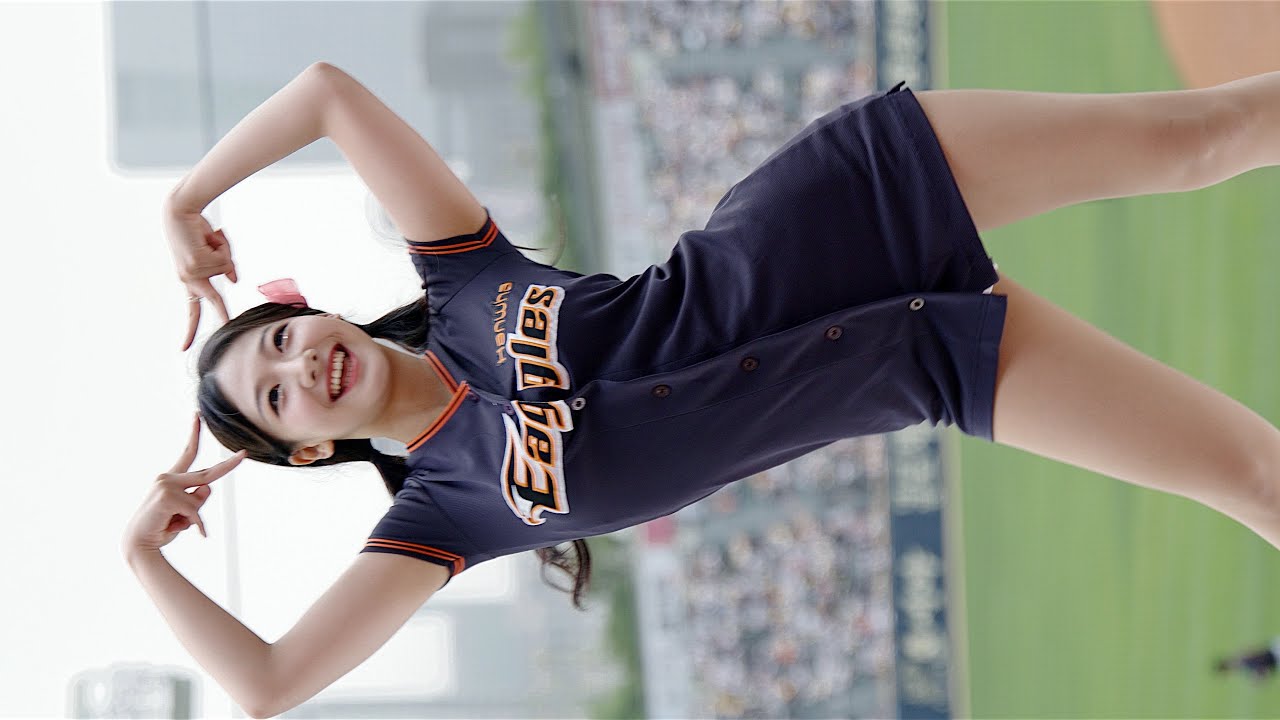 4K) 우수한 치어리더 직캠 Woo Suhan Cheerleader Fancam '테디베어' @한화이글스 230521 - YouTube