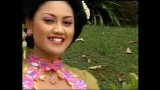 Bojo penyanyi karaoke