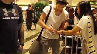 040413 LAWSON Arrival at Singapore - PART 1