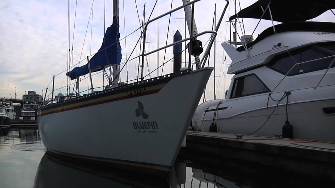 docking a sailboat under power