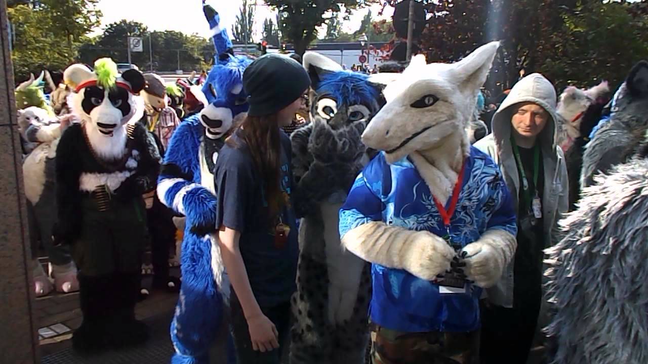 Eurofurence 21 Suitwalk - YouTube
