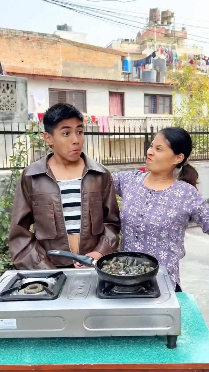 Sigma Mom Cooking ?? (Snail, Ghongi) #sigma #memes #funny