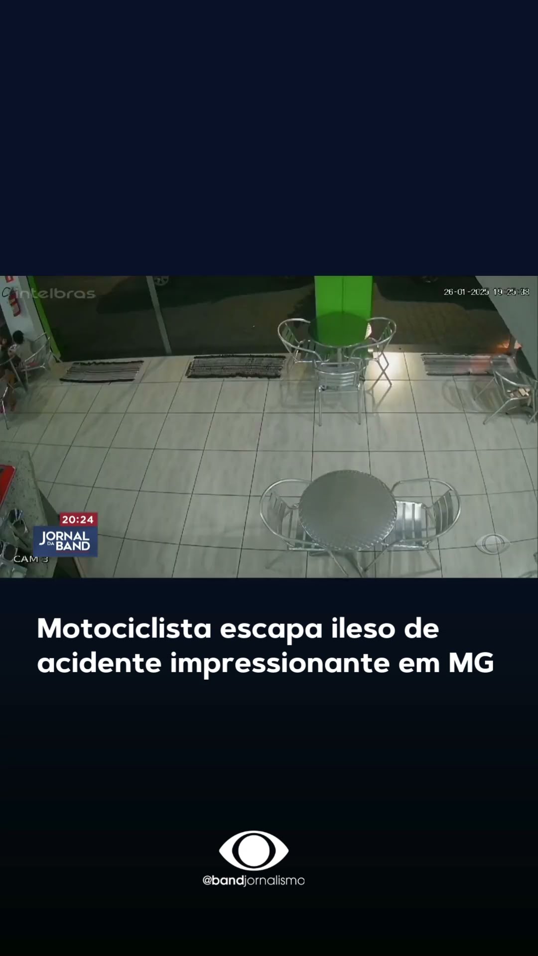 Motociclista escapa ileso de acidente impressionante em MG #shorts