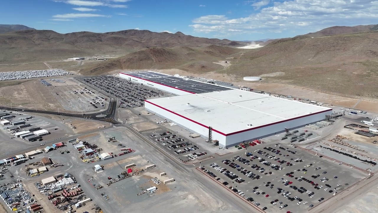 Telsa Giga , Sparks Nevada Aerial Video of the Tesla Factory in Sparks NV