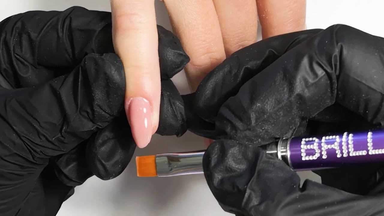 Pose salon rapide avec le Cover Builder Bouncy Dark chez  Brillbird