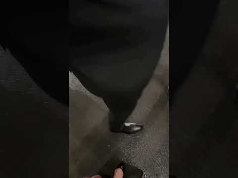 كعب ماركه الحمراء