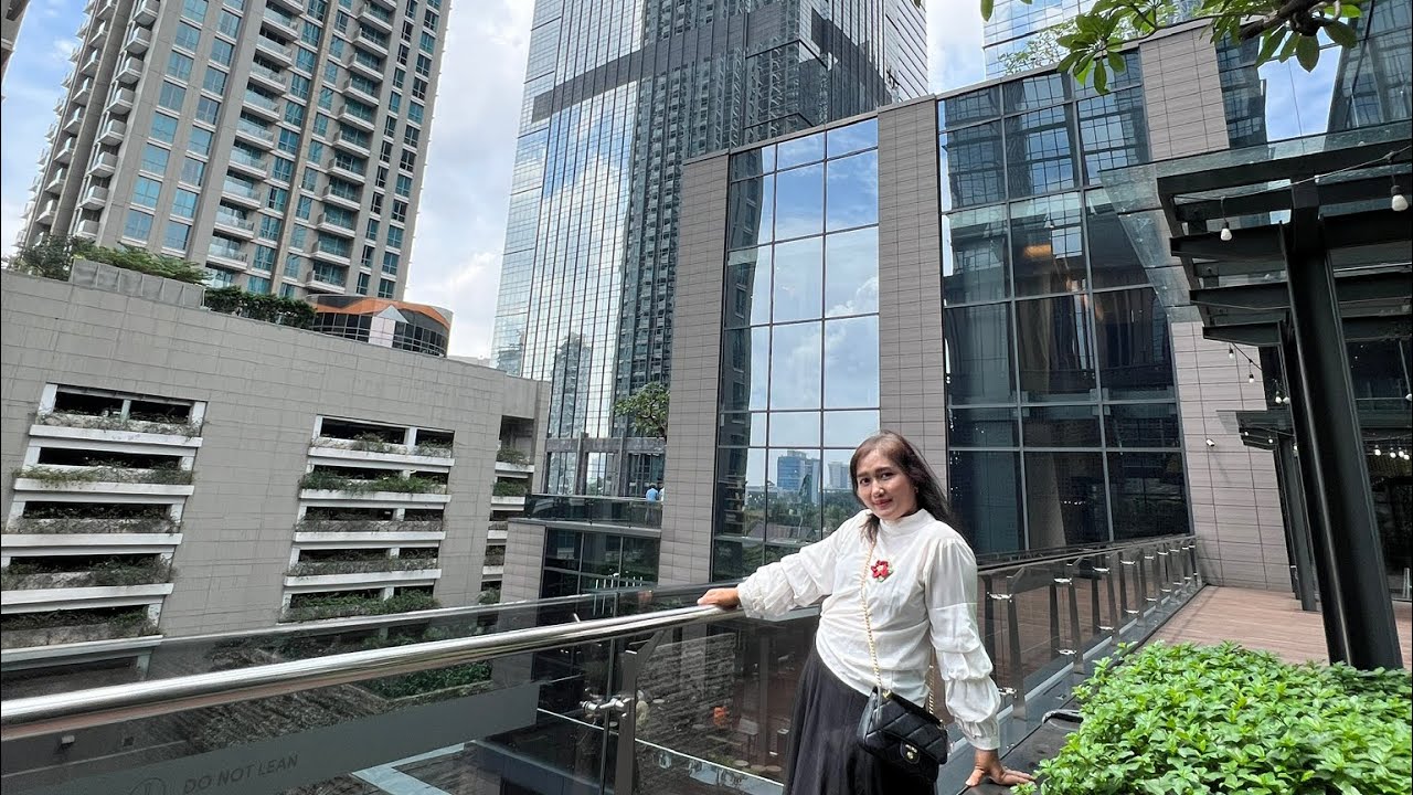 MENIKMATI GEDUNG GEDUNG CANTIK DI ASHTA MALL DISTRIC 8 KAWASAN SCBD SENOPATI JAKARTA SELATAN