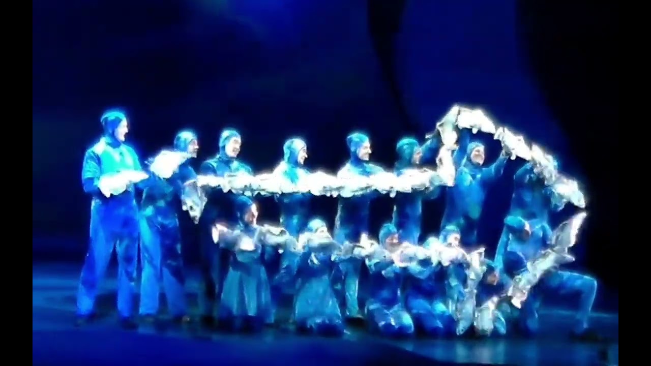 Finding Nemo the musical moonfish Marlin Dory acrhor Bruce chum Mr Ray crush bubble Deb Gill 2009