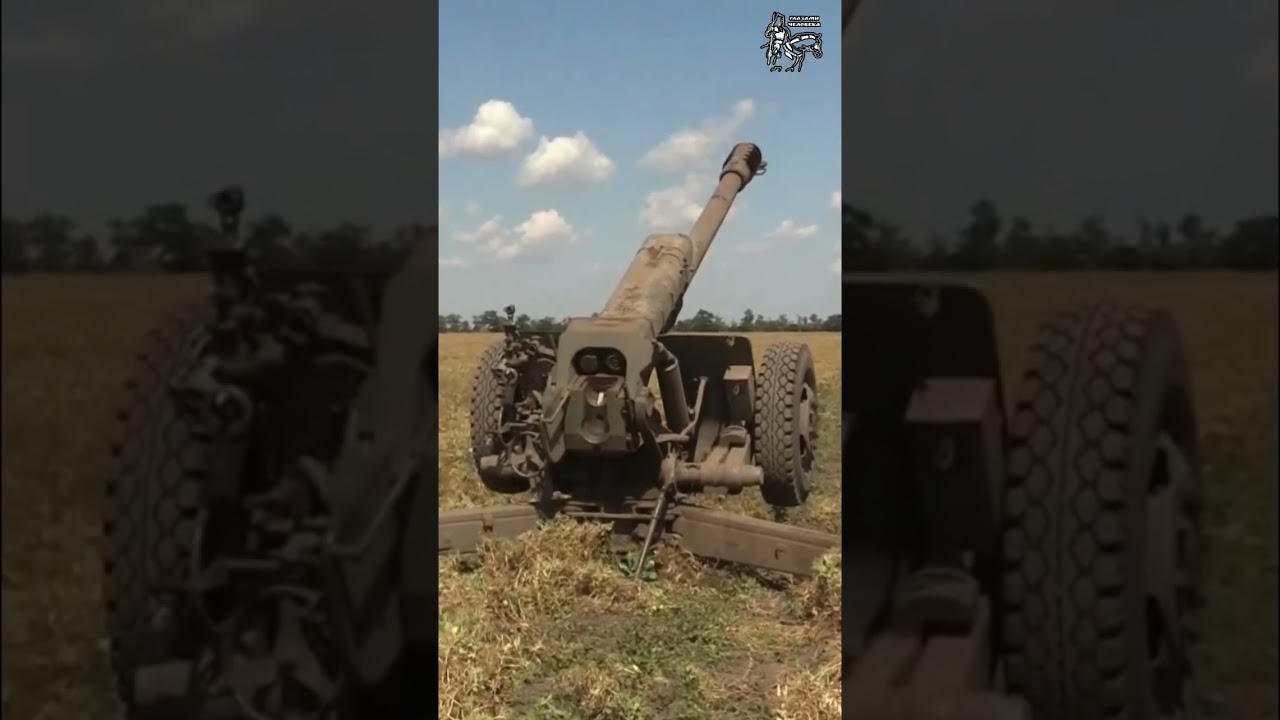 Расчеты 122-мм орудий Д-30