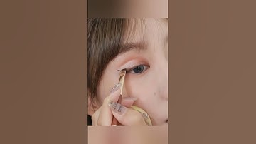 how to: apply winged eyeliner in 5 seconds #youtubeshorts #youtube #ytshorts