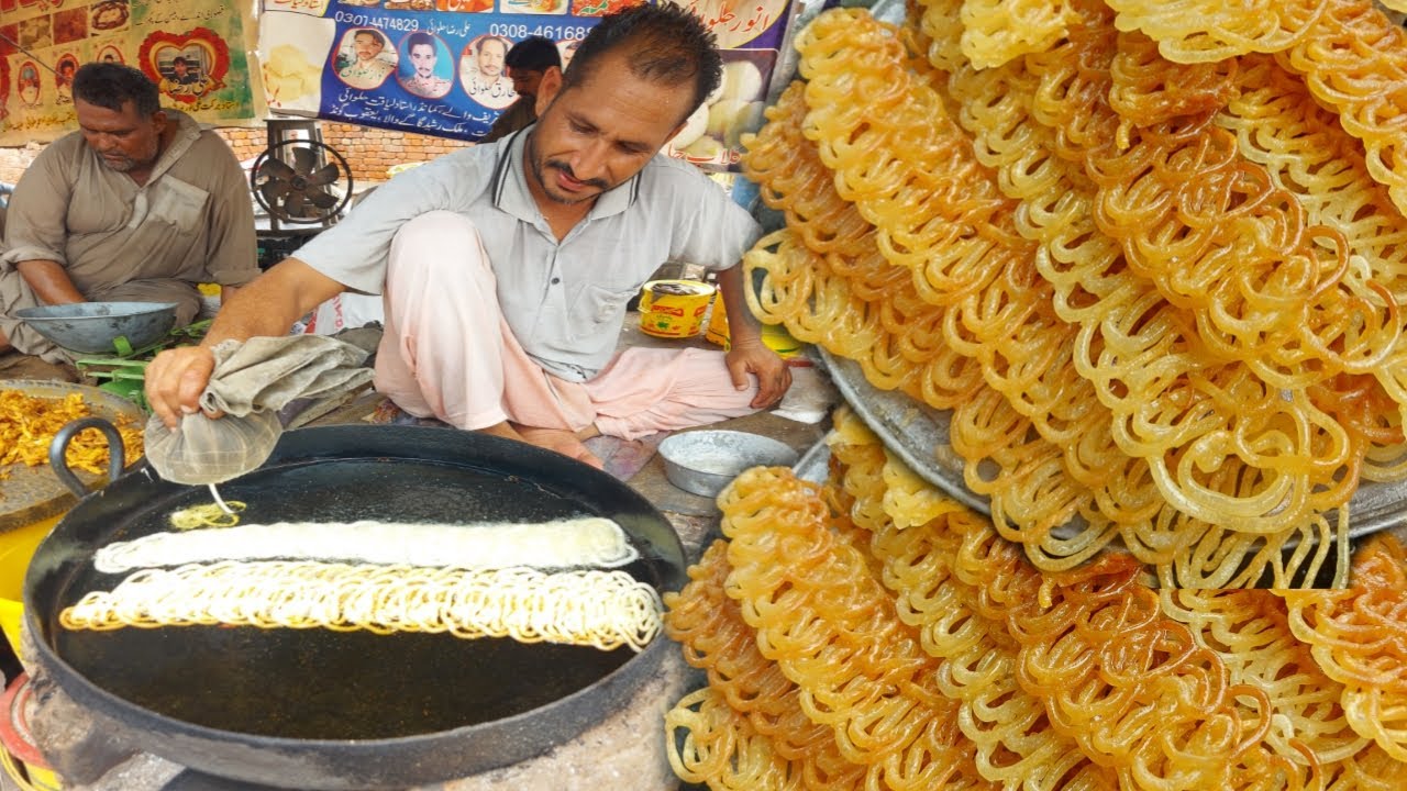 Jalebi making in Village mela|Crispy, Crunchy & Juicy Jalebi|Jalebi recipe |Pakistani Khany|
