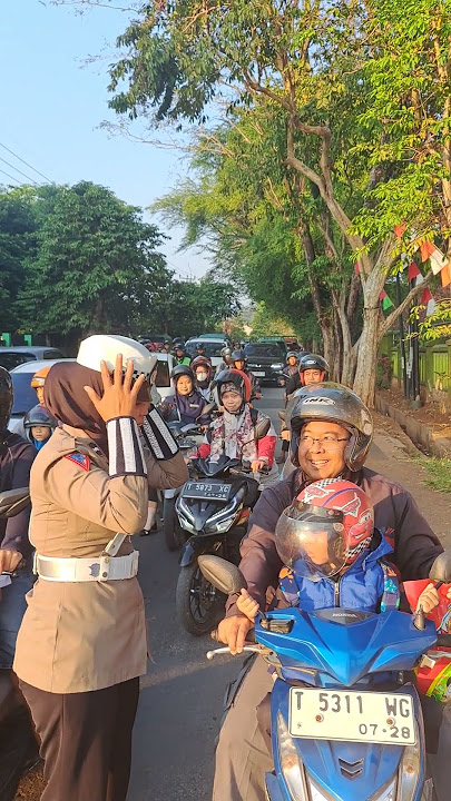 Pemberian Reward Kepada Anak Kecil Yg menggunakan Helm #shortvideo #shortsviral #shorts #short