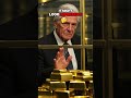 Warren Buffett Reveals Why He Never Buys Gold – "It Just Sits There and Depends on Fear!