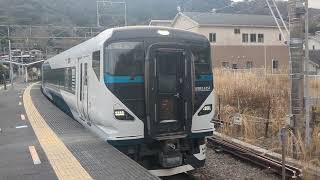 E257系2000番台(NA-13編成)特急踊り子4号　東京行き　網代駅(JT-24)発車シーン