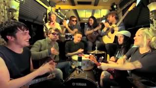 Happy-walk off the earth feat parachute