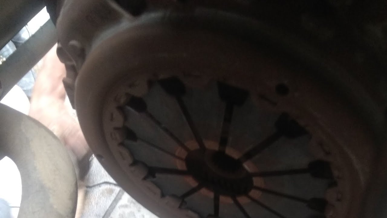 Vibrating on car in slow CONDITION कार clutch छुडते ही डढकती है क्यूं