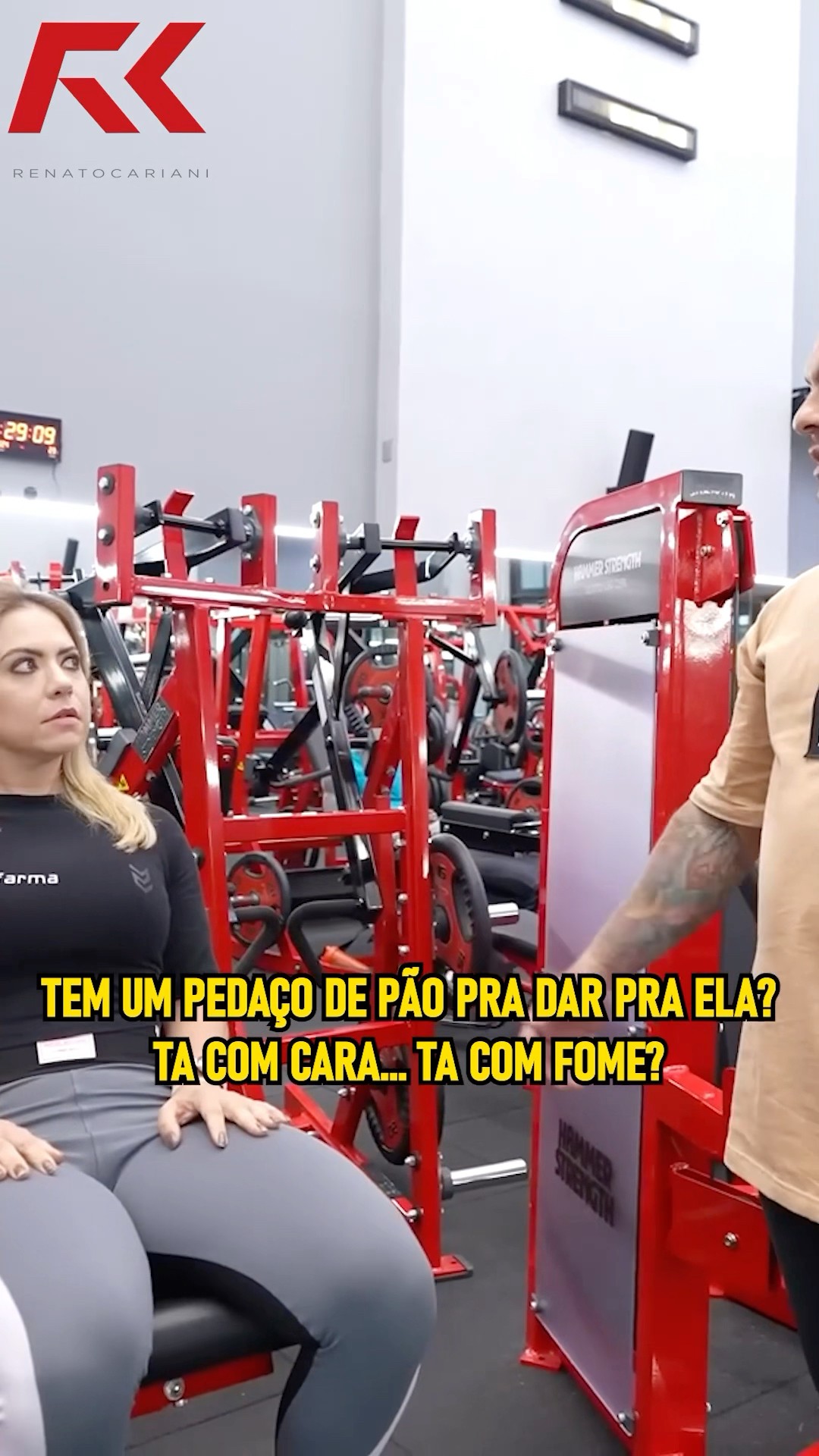 TOGURO É UM TREINADOR EXIGENTE... ? #taticariani #toguro #personal #treino #legday #academia