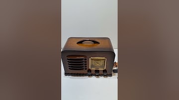 Bluetooth AM Transmitter Streaming Music Through an Old Antique Wood Vintage Tube Radio