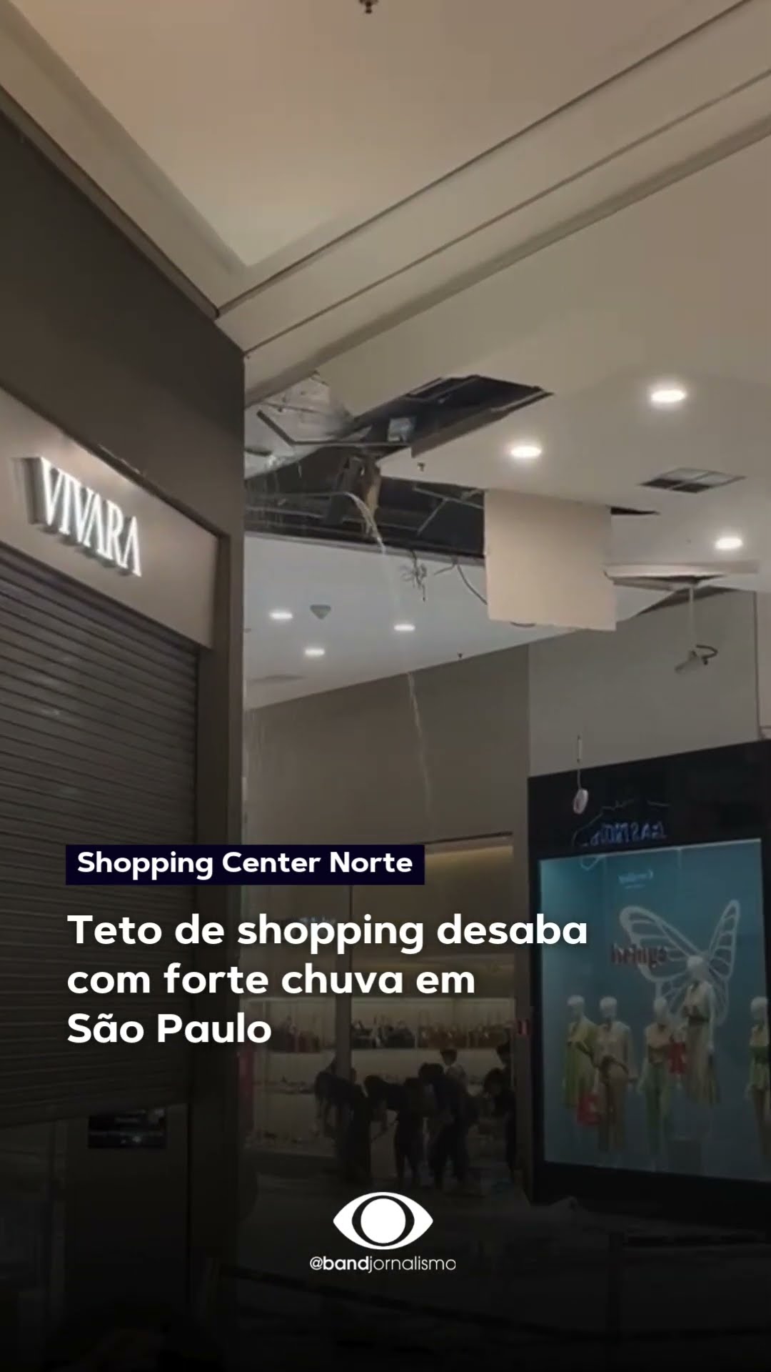 Teto de shopping desaba com forte chuva em São Paulo #shorts