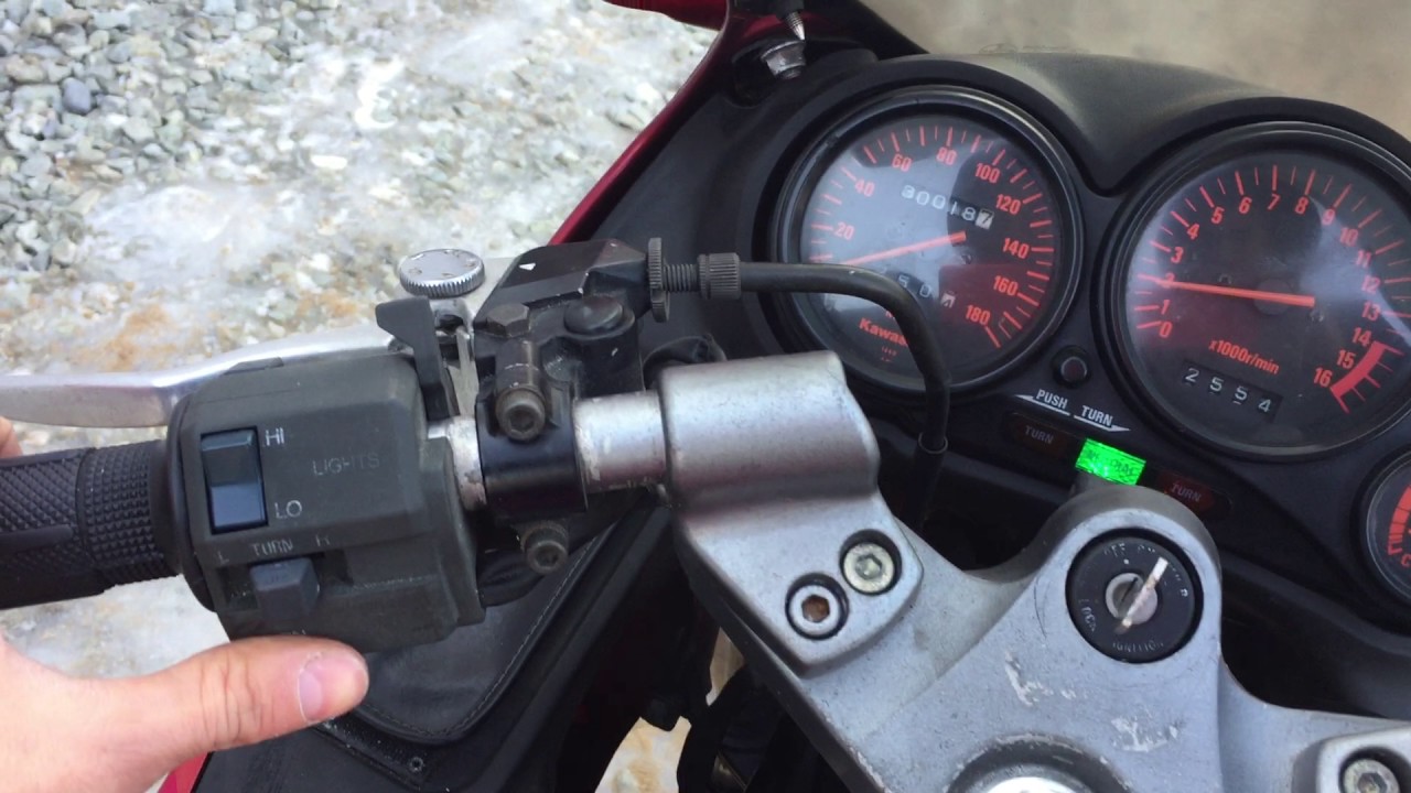 Разбитый Кавасаки ЗЗР 250