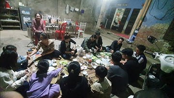 Bữa tối sum họp vui vẻ bên đại gia đình 