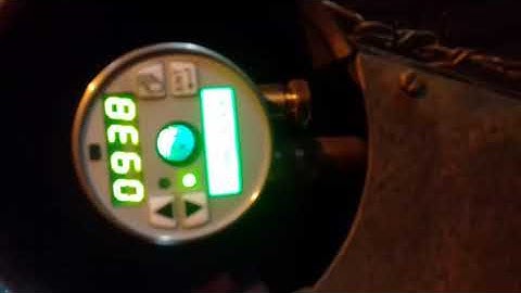 Pyrometer observing temperature of molten metal