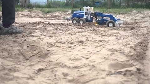 Radio Control RC Road Grader 1:14 scale in Sandbox - timelapse