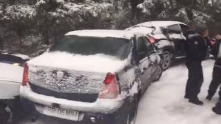 Mai multe detalii pe: http://www.ziuaconstanta.ro/stiri/eveniment/carambol-la-sinaia-masini-din-constanta-si-bucuresti-implicate-video-616618.html