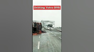 KSRTC Volvo bus misses a major collision#B9R#Karnataka#volvo#shorts
